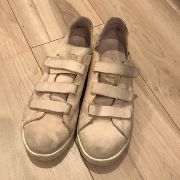 Adidas Velcro shoes - Picture 1 of 1